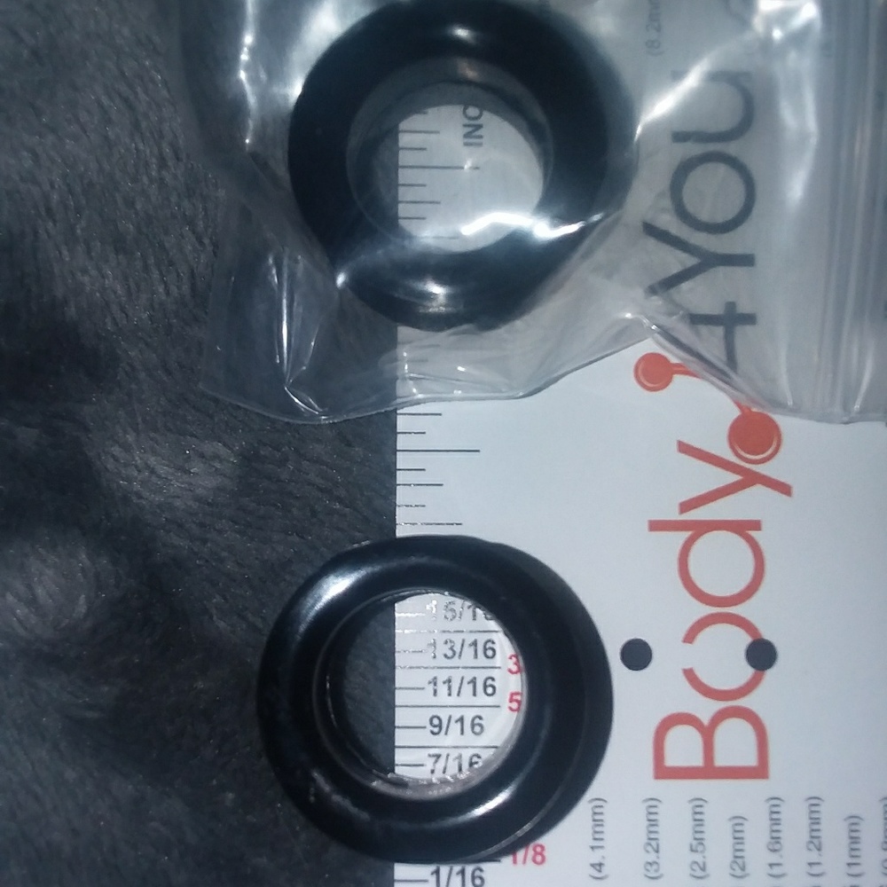 Black silicon tunnel